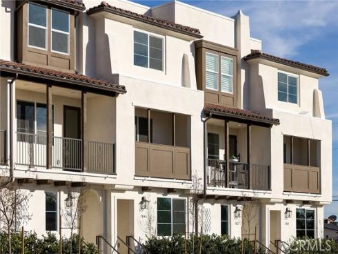 326 E William   Way, La Habra, CA