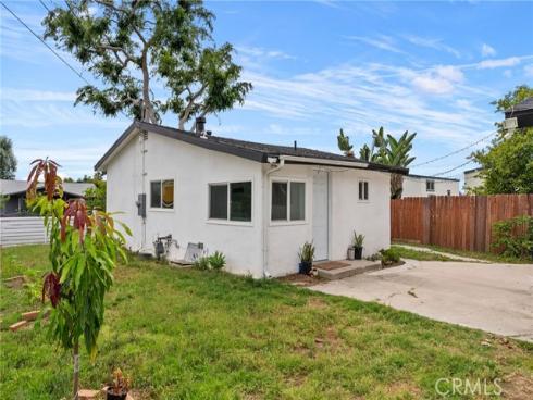 301 W 1st  , La Habra, CA