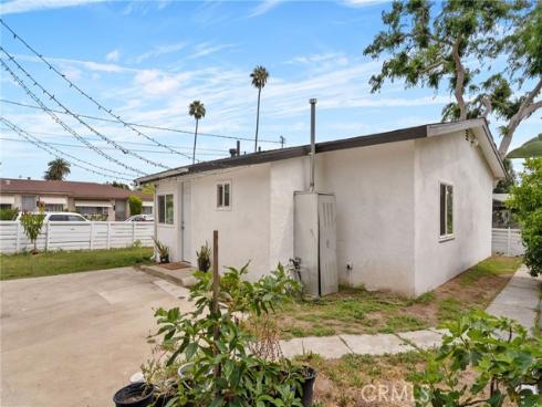 301 W 1st  , La Habra, CA