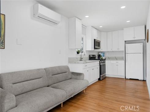 301 W 1st  , La Habra, CA