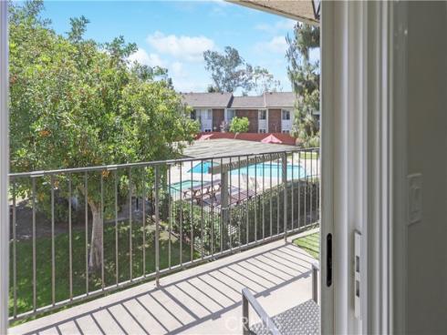 971 S Idaho  10 , La Habra, CA