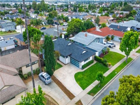 1740 E Francis , La Habra, CA