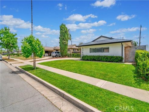 1740 E Francis  , La Habra, CA