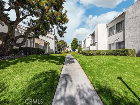 1018 E La Habra  , La Habra, CA