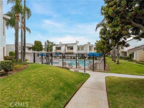 1074 E La Habra  , La Habra, CA