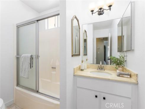 571 W Greenwood 12 Avenue, La Habra, CA