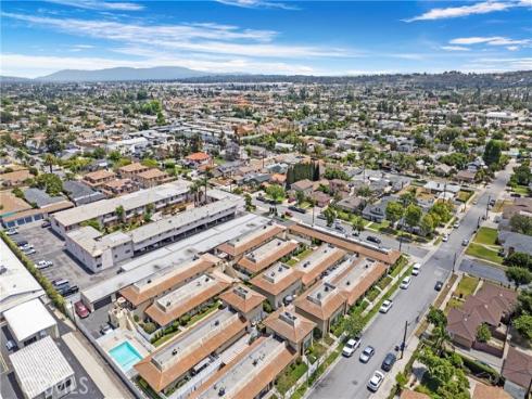 571 W Greenwood 12 Avenue, La Habra, CA