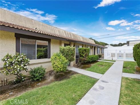 571 W Greenwood 12 Avenue, La Habra, CA