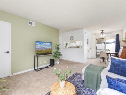 571 W Greenwood 12 Avenue, La Habra, CA