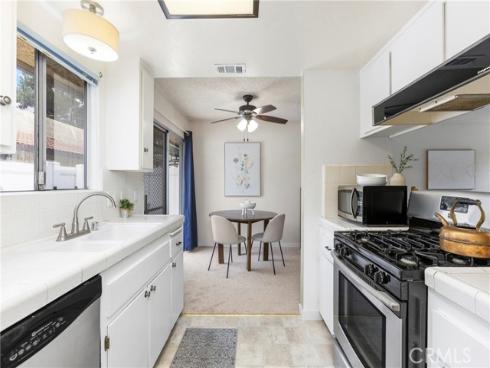 571 W Greenwood 12 Avenue, La Habra, CA