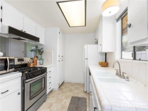 571 W Greenwood 12 Avenue, La Habra, CA