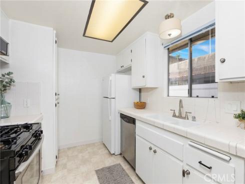 571 W Greenwood 12 Avenue, La Habra, CA