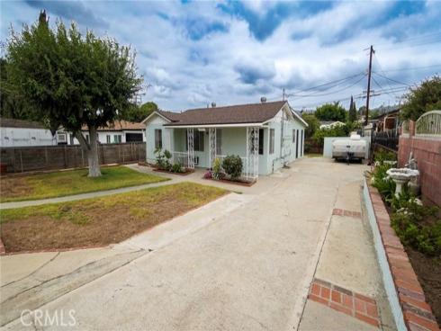 907 E Francis  , La Habra, CA
