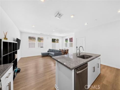 306  Vista  103  Drive, La Habra, CA