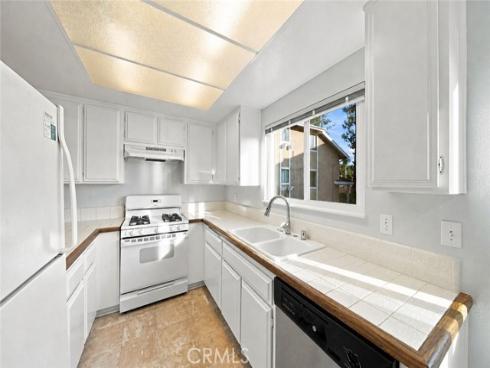 981 W Imperial Hwy #23 , La Habra, CA
