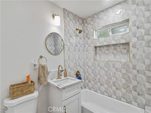 905 E Francis  , La Habra, CA