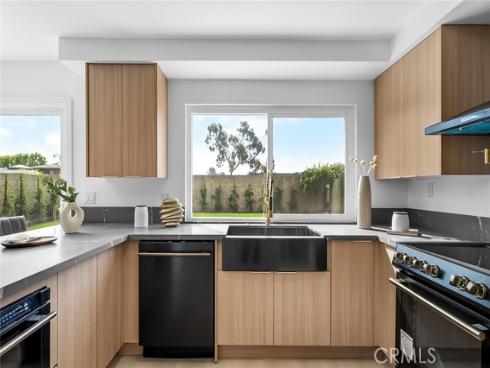 5592 Pineridge Dr , La Palma, CA