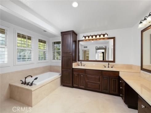 22 Kingsway Dr , Ladera Ranch, CA