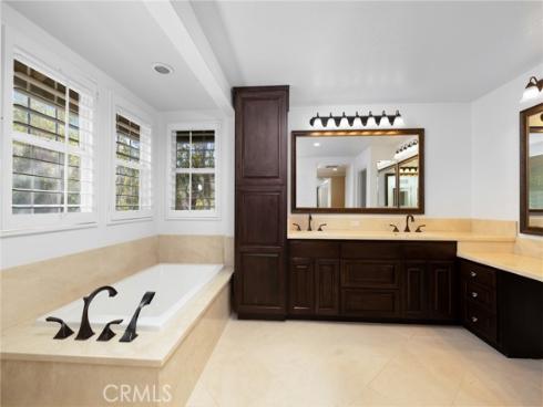 22 Kingsway Dr , Ladera Ranch, CA