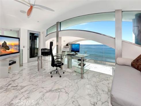 1261  Ocean Front  , Laguna Beach, CA