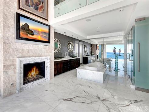 1261  Ocean Front  , Laguna Beach, CA