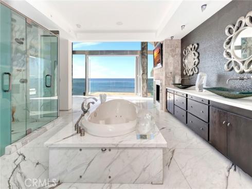 1261  Ocean Front  , Laguna Beach, CA