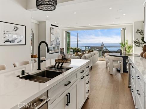 1373  N Coast Highway  , Laguna Beach, CA