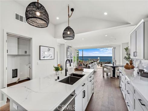 1373  N Coast Highway  , Laguna Beach, CA