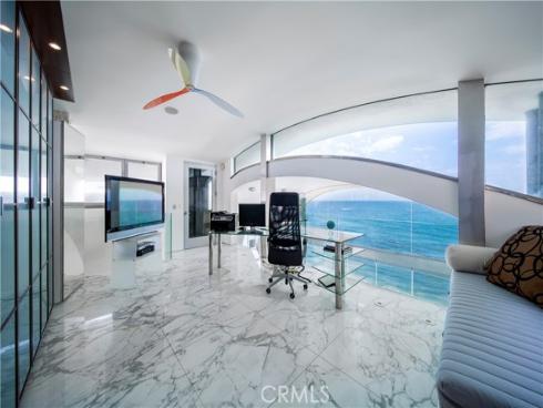 1261  Ocean Front  , Laguna Beach, CA