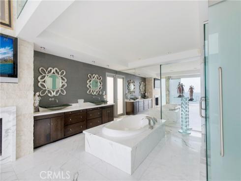 1261  Ocean Front  , Laguna Beach, CA