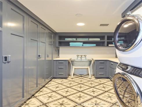 365 Pinecrest Drive, Laguna Beach, CA