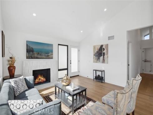 990  Meadowlark   Drive, Laguna Beach, CA