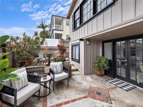 1056 Glenneyre Street, Laguna Beach, CA
