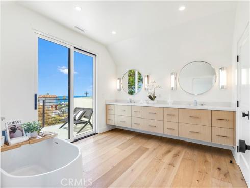 1759 Glenneyre Street, Laguna Beach, CA