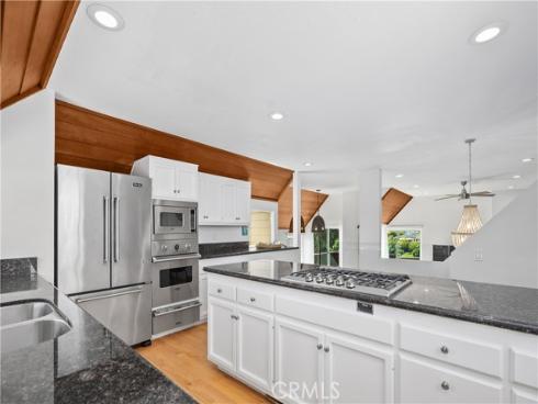 390 Saint Anns Drive, Laguna Beach, CA