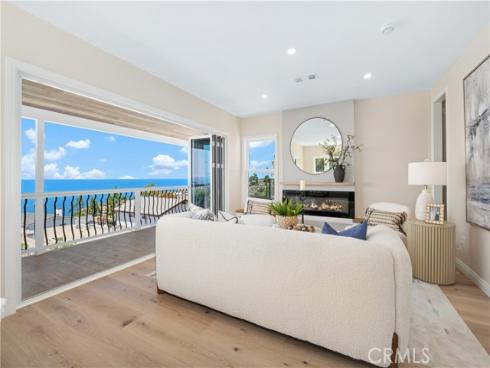 2961 Rounsevel , Laguna Beach, CA