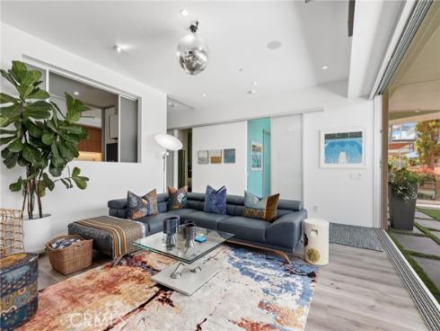 1088 Del Mar Avenue, Laguna Beach, CA