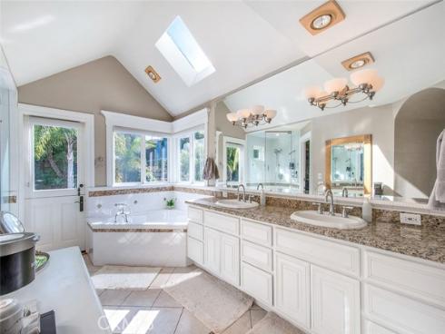 1025  Van Dyke   Drive, Laguna Beach, CA