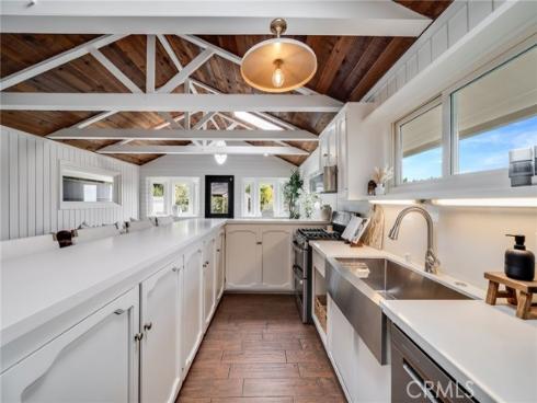 358  Flora  , Laguna Beach, CA