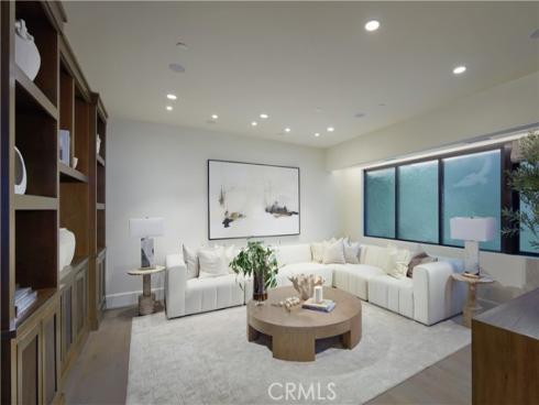 33 Bay Drive, Laguna Beach, CA