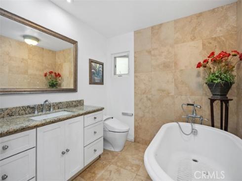 2 N Vista De La Luna  , Laguna Beach, CA