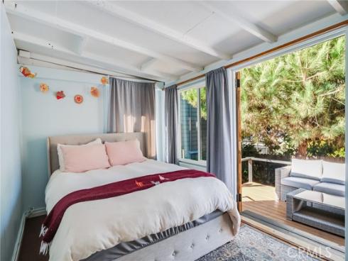 478  Saint Anns  , Laguna Beach, CA