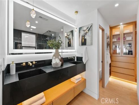 1095  Miramar  , Laguna Beach, CA