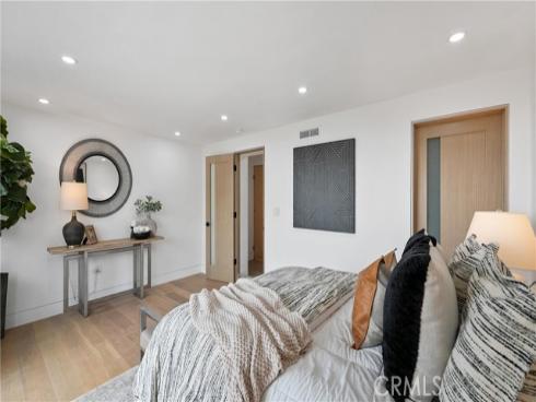 1095  Miramar  , Laguna Beach, CA