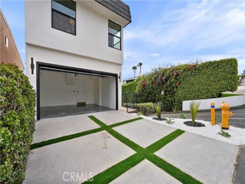 1095  Miramar  , Laguna Beach, CA