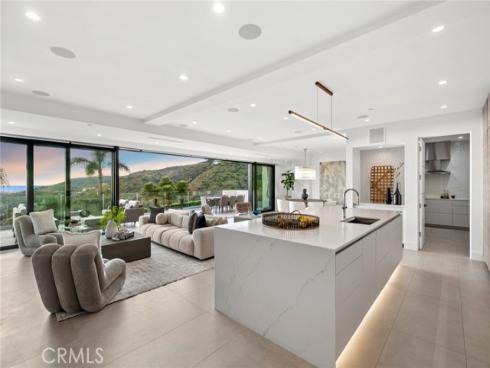 654 Canyon View Drive, Laguna Beach, CA