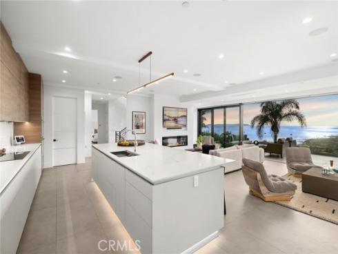 654 Canyon View Drive, Laguna Beach, CA