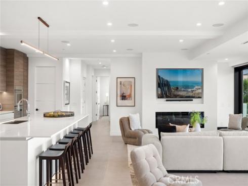 654 Canyon View Drive, Laguna Beach, CA