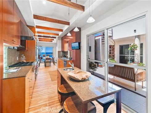 130  Mcknight  , Laguna Beach, CA