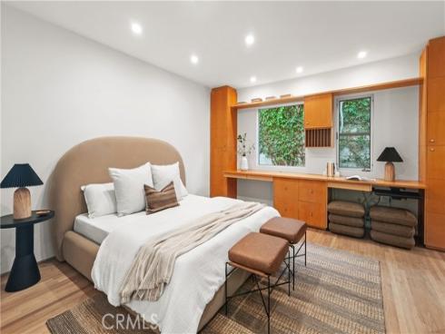 130  Mcknight  , Laguna Beach, CA